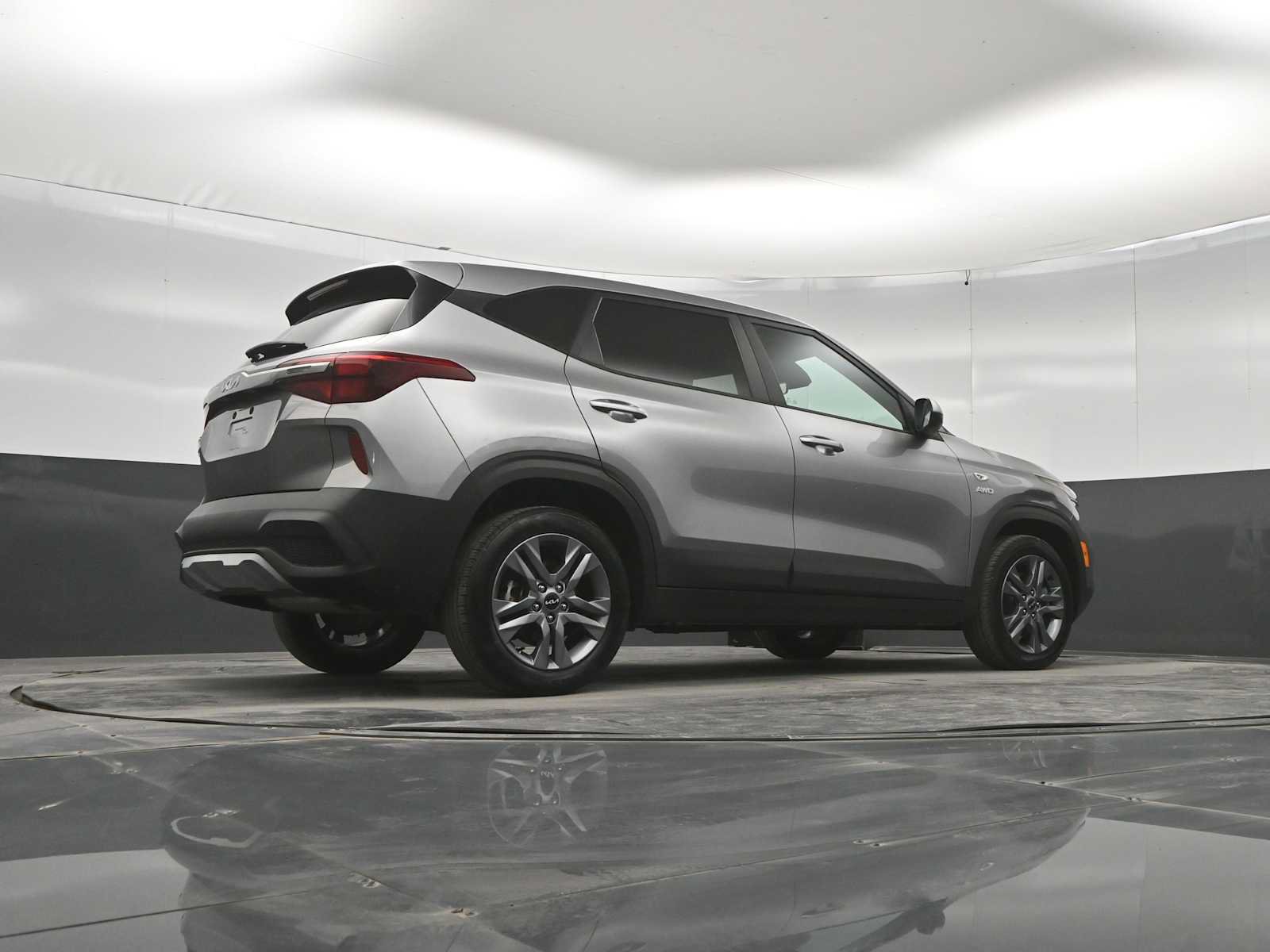 Used 2022 Kia Seltos LX AWD/4WD image 40
