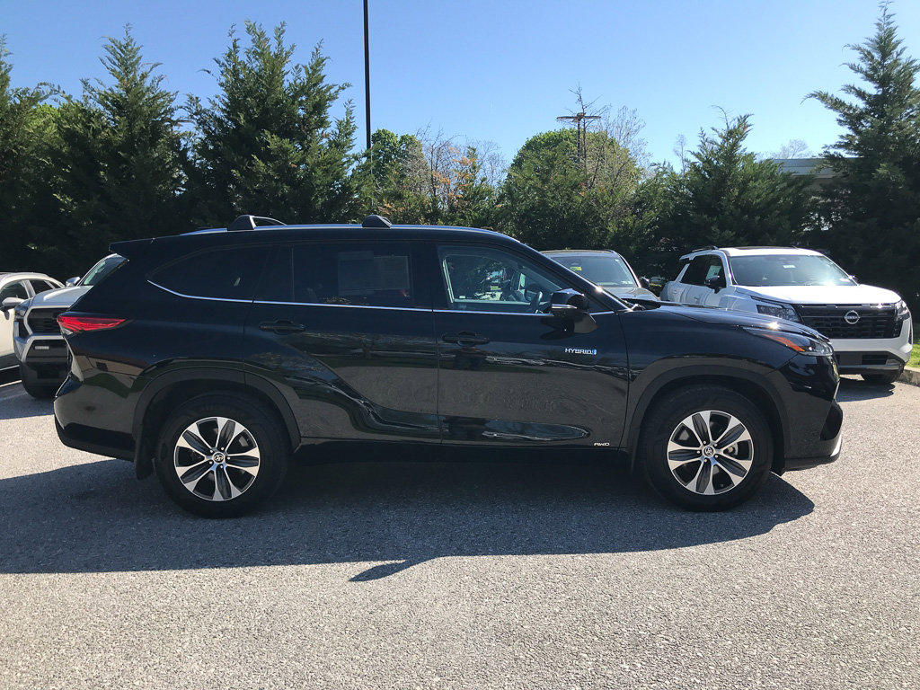 Used 2021 Toyota Highlander XLE image 9