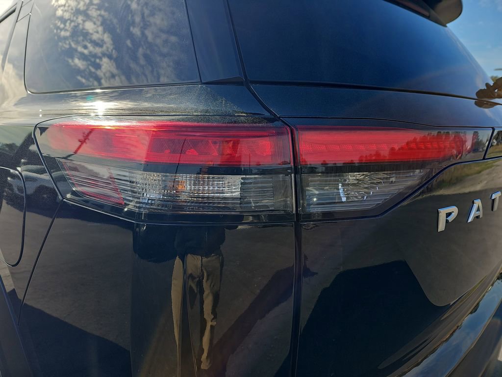 Used 2025 Nissan Pathfinder SV image 37
