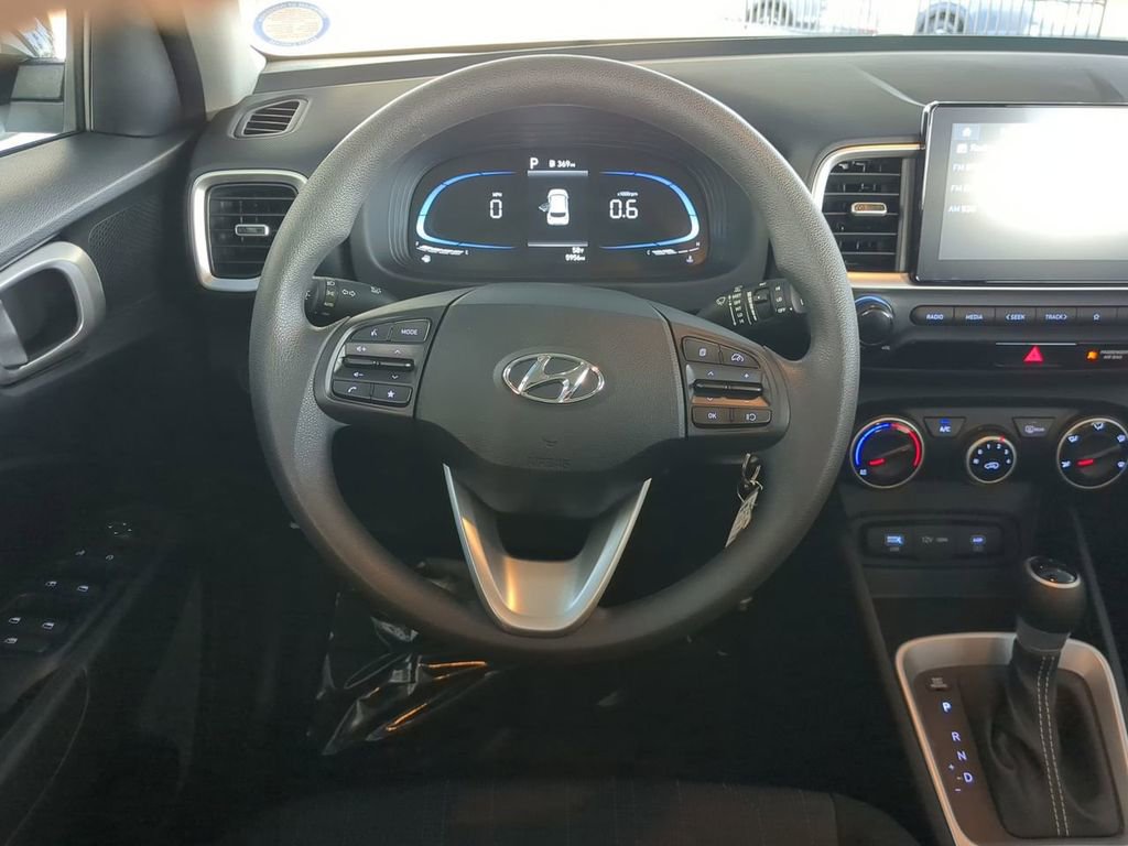 Used 2025 Hyundai Venue SE image 16