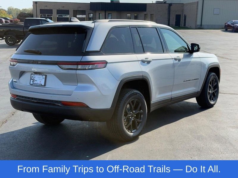 New 2025 Jeep Grand Cherokee Altitude image 3