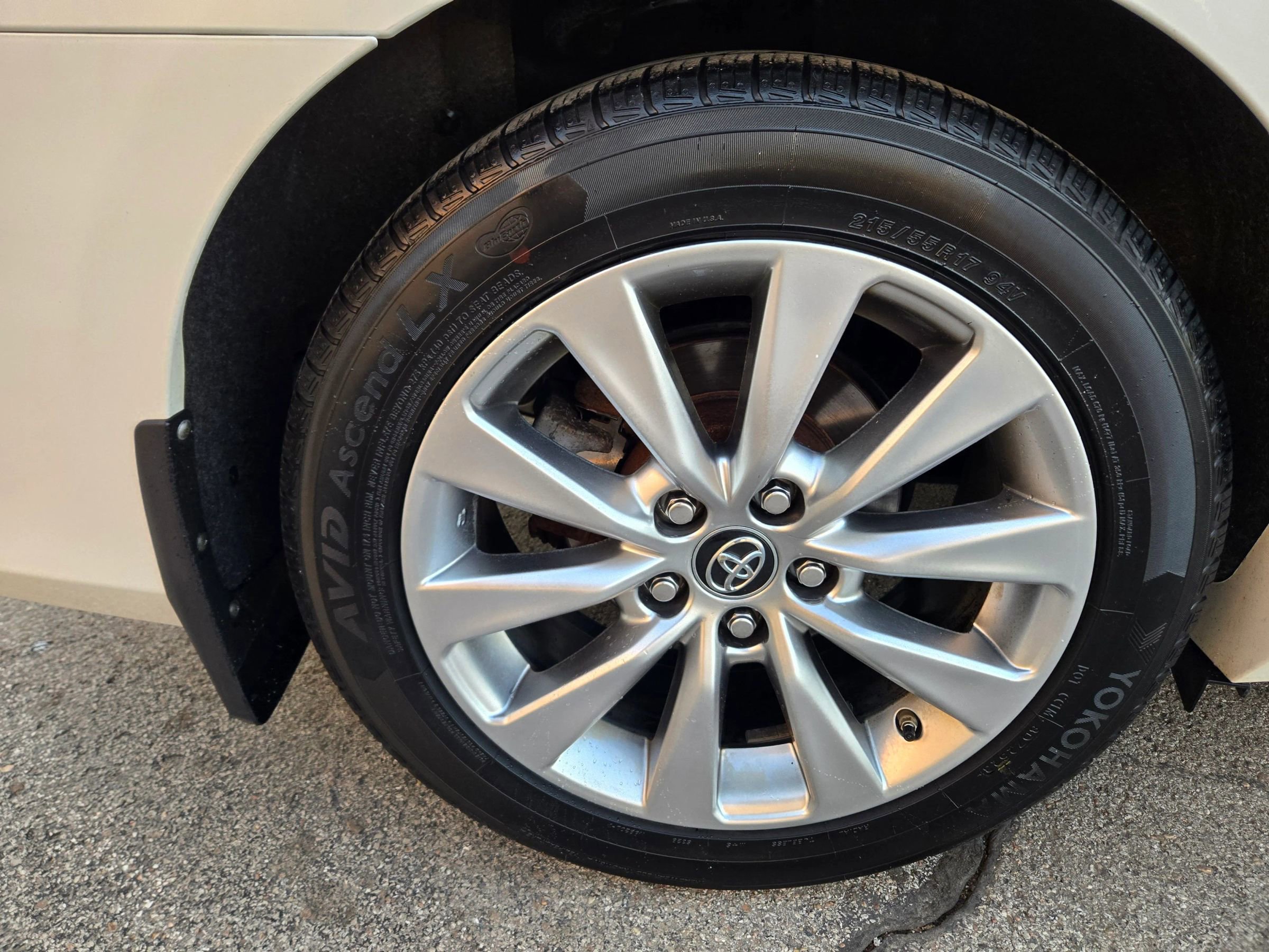 Used 2017 Toyota Camry XLE image 28