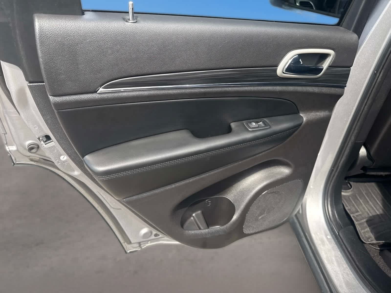 Used 2021 Jeep Grand Cherokee Limited AWD/4WD image 18