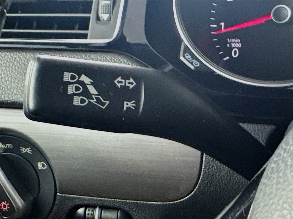 Used 2016 Volkswagen Jetta Sport image 12