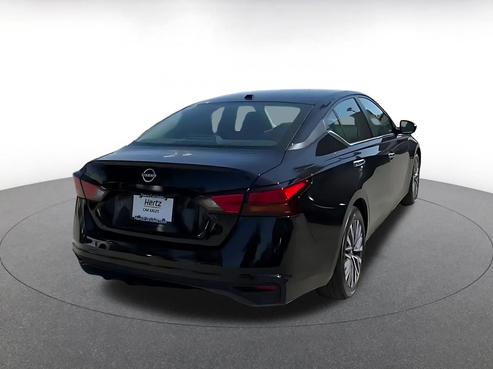 Used 2025 Nissan Altima 2.5 SV FWD image 15