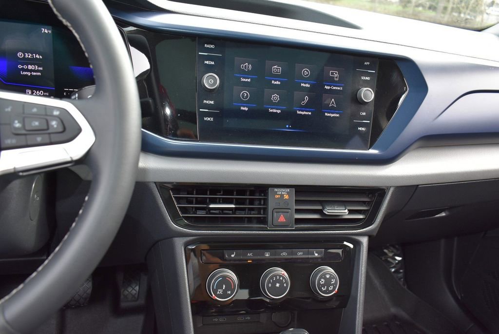 Used 2023 Volkswagen Taos SE w/ Panoramic Sunroof Package AWD/4WD image 17