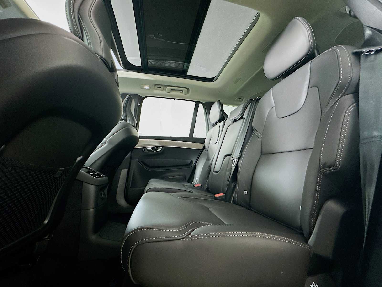 Used 2025 Volvo XC90 T8 Ultra w/ Protection Package Premier image 23