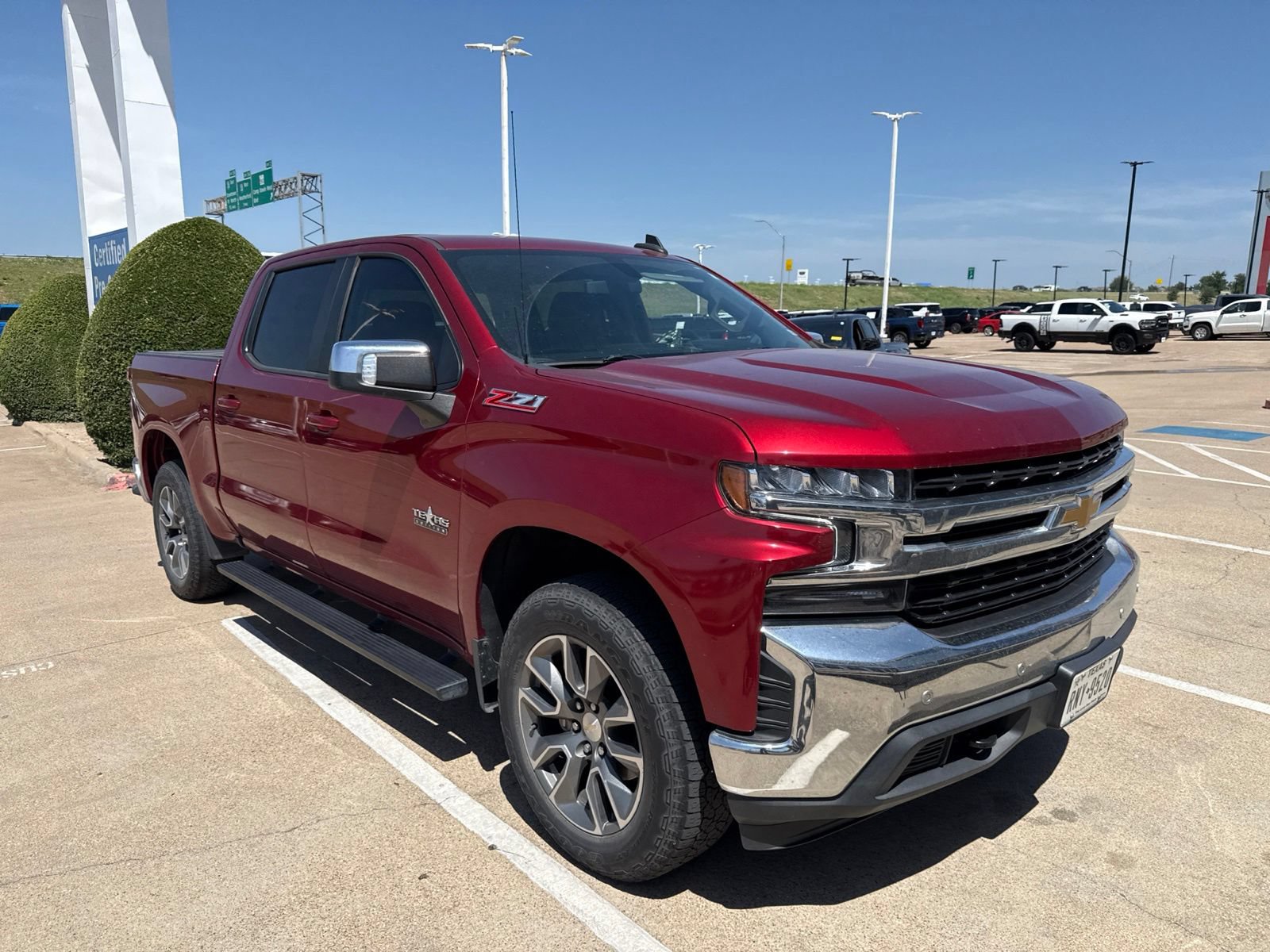 Used 2022 Chevrolet Silverado 1500 LT w/ Z71 Off-Road Package AWD/4WD image 3