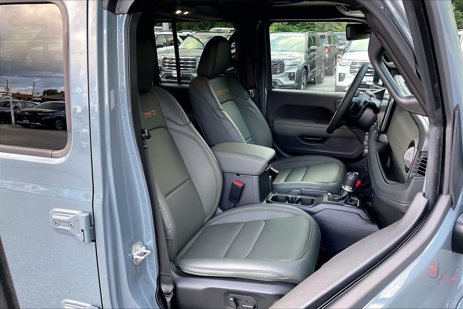 Used 2026 Jeep Gladiator Mojave AWD/4WD image 7