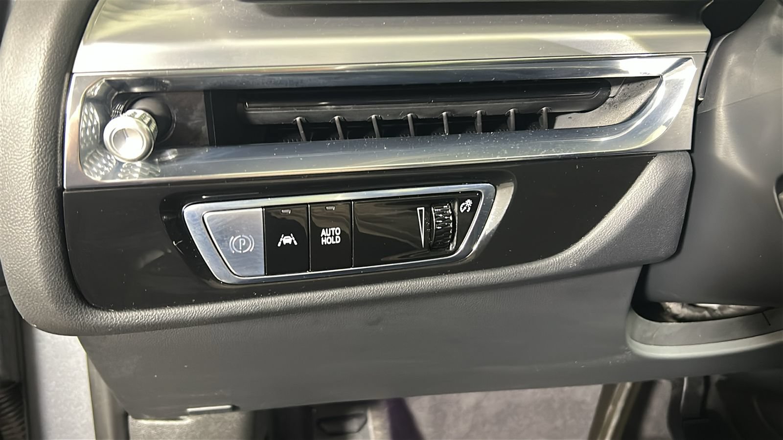 Used 2023 Cadillac Lyriq AWD image 24