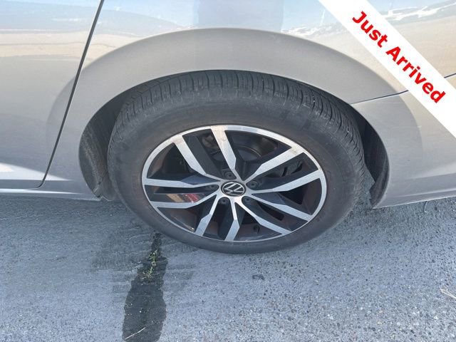 Used 2025 Volkswagen Jetta SE FWD image 18