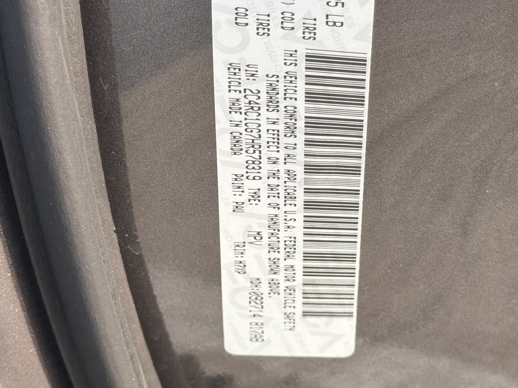 Used 2017 Chrysler Pacifica LX w/ Tire & Wheel Group FWD image 31