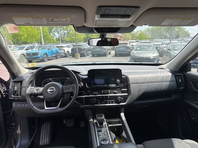 Used 2025 Nissan Pathfinder SV AWD/4WD image 18