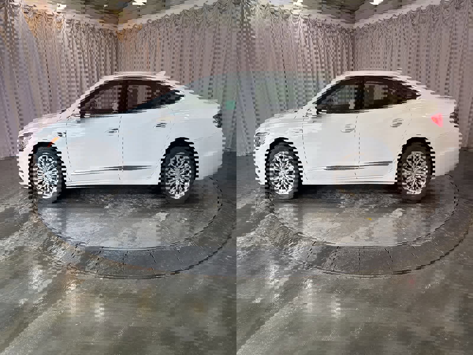 Used 2019 Buick LaCrosse Preferred image 8