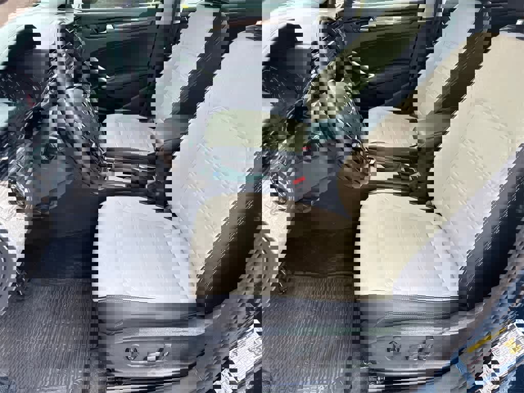 Used 2020 Volkswagen Passat 2.0T R-Line image 10