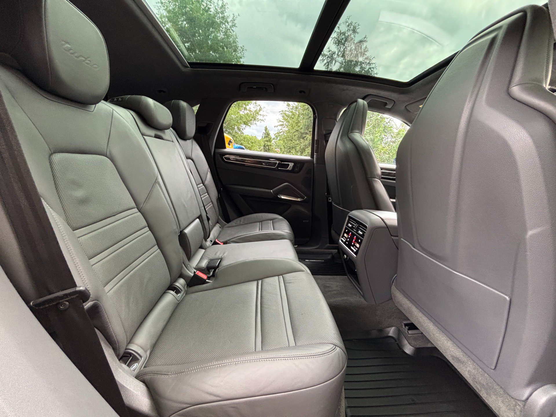 Used 2023 Porsche Cayenne Turbo AWD/4WD image 34