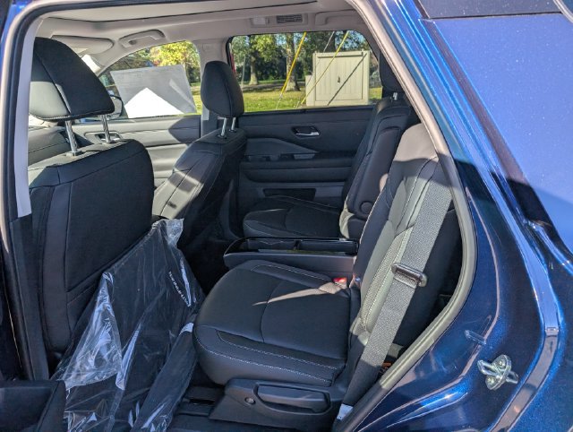 New 2026 Nissan Pathfinder SL w/ SL Premium Package AWD/4WD image 10