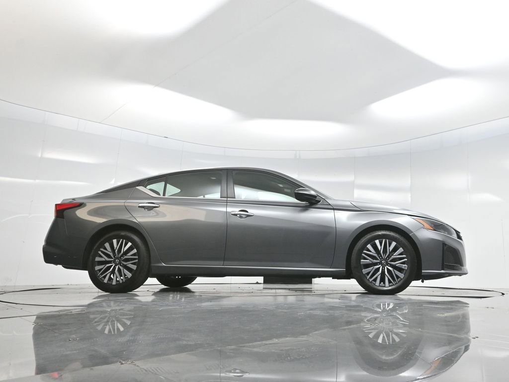 Used 2024 Nissan Altima 2.5 SV image 59