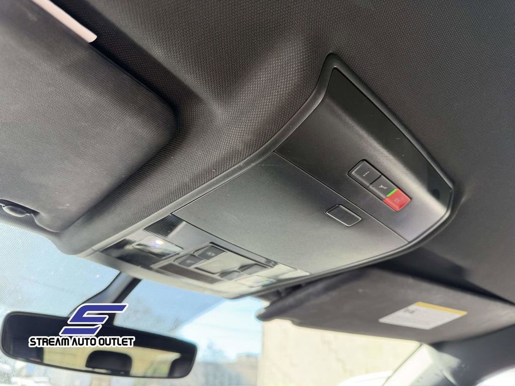 Used 2022 Volkswagen Atlas Cross Sport SE image 36