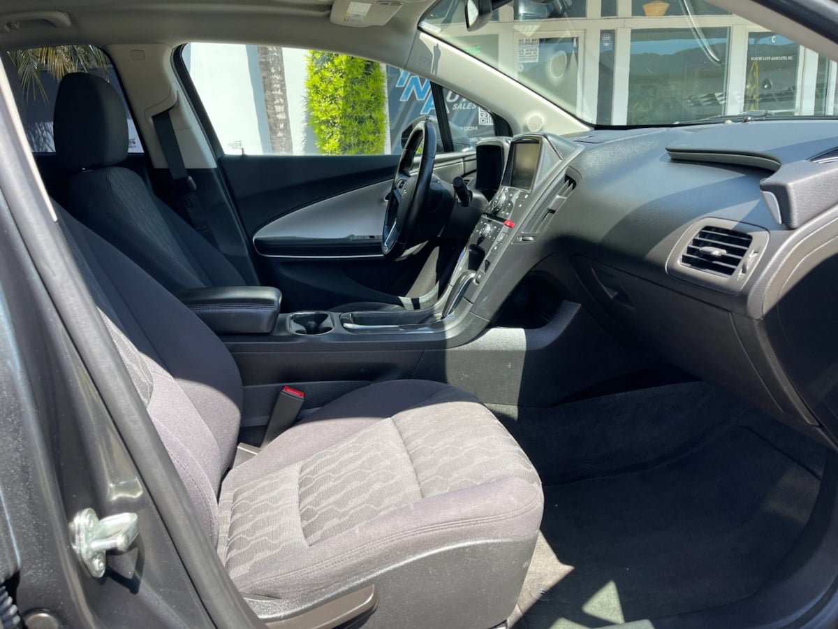 Used 2014 Chevrolet Volt w/ Enhanced Safety Package 1 FWD image 17