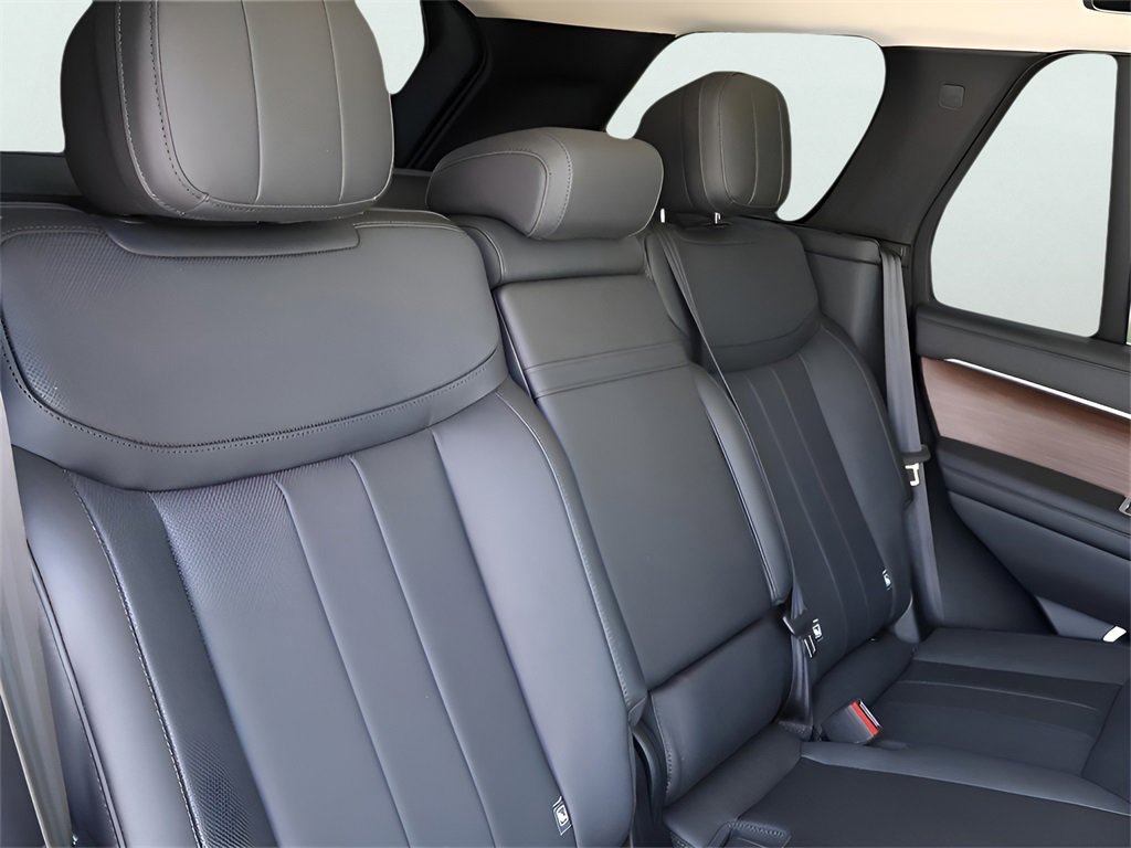 Used 2024 Land Rover Range Rover SE image 24