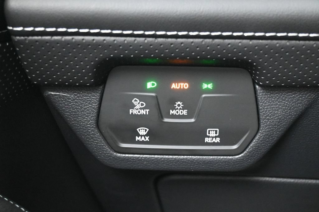 Used 2024 Volkswagen Atlas SE w/ Panoramic Sunroof Package FWD image 21