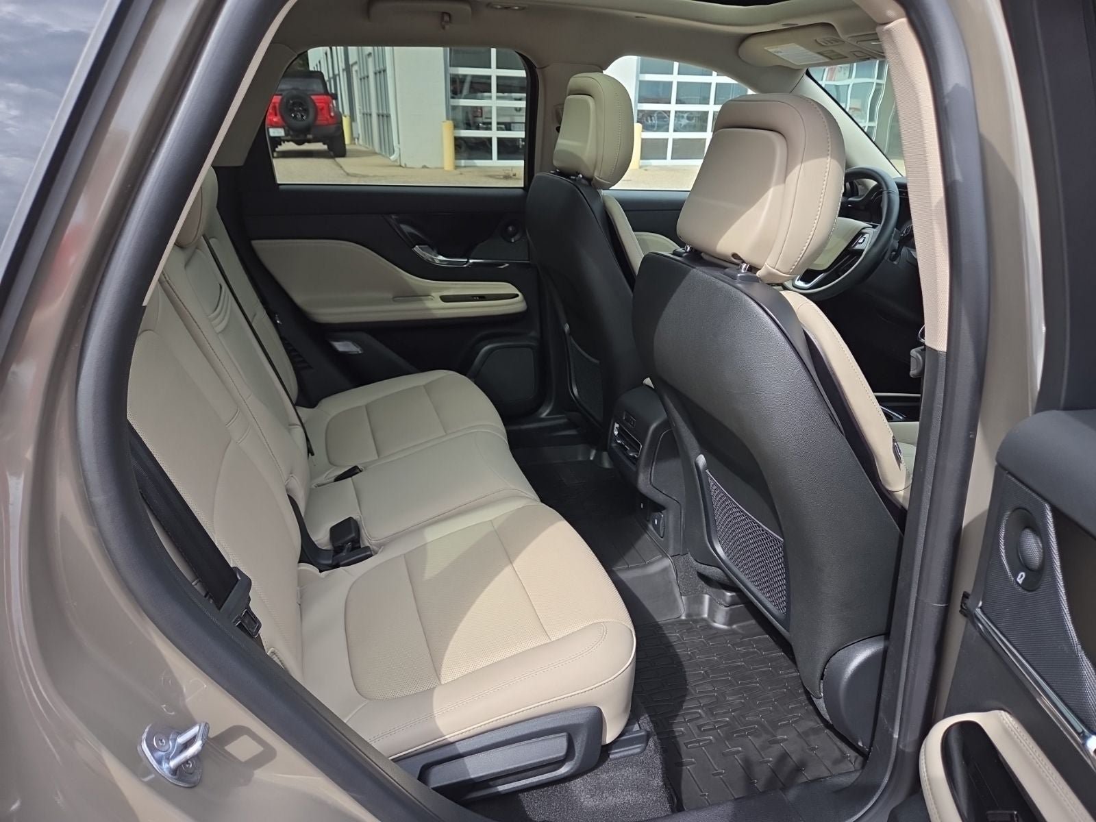 Used 2025 Lincoln Corsair Reserve w/ Equipment Group 202A AWD/4WD image 51