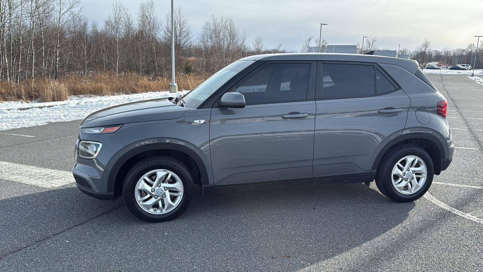 Used 2021 Hyundai Venue SE image 12