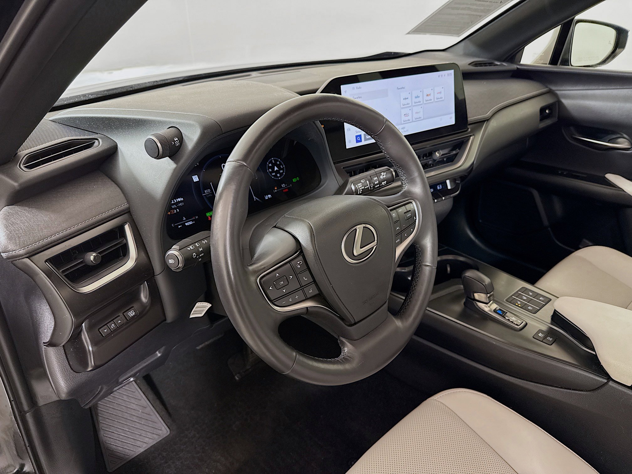 Used 2025 Lexus UX 300h AWD w/ Accessory Package (Z1) image 9