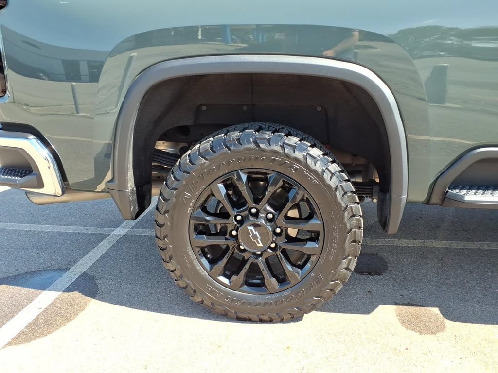 Used 2025 Chevrolet Silverado 2500 LTZ w/ LTZ Convenience Package AWD/4WD image 24