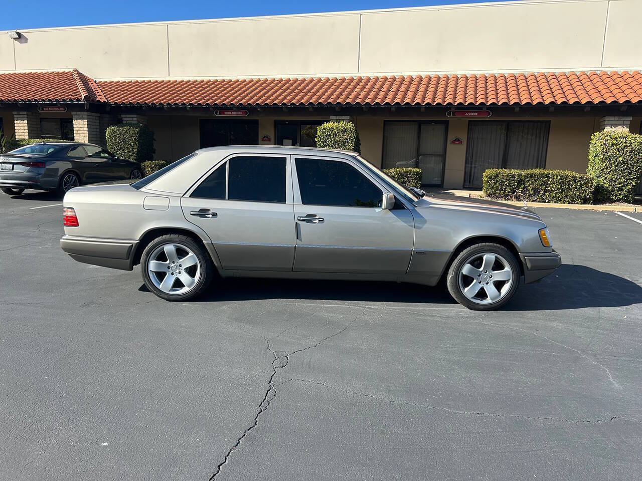 Used 1994 Mercedes-Benz E 320 Sedan image 6