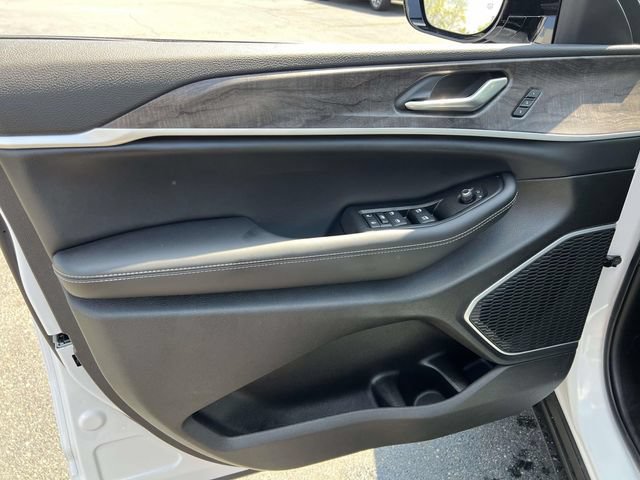 New 2026 Jeep Grand Cherokee Limited w/ Limited Altitude Package AWD/4WD image 12
