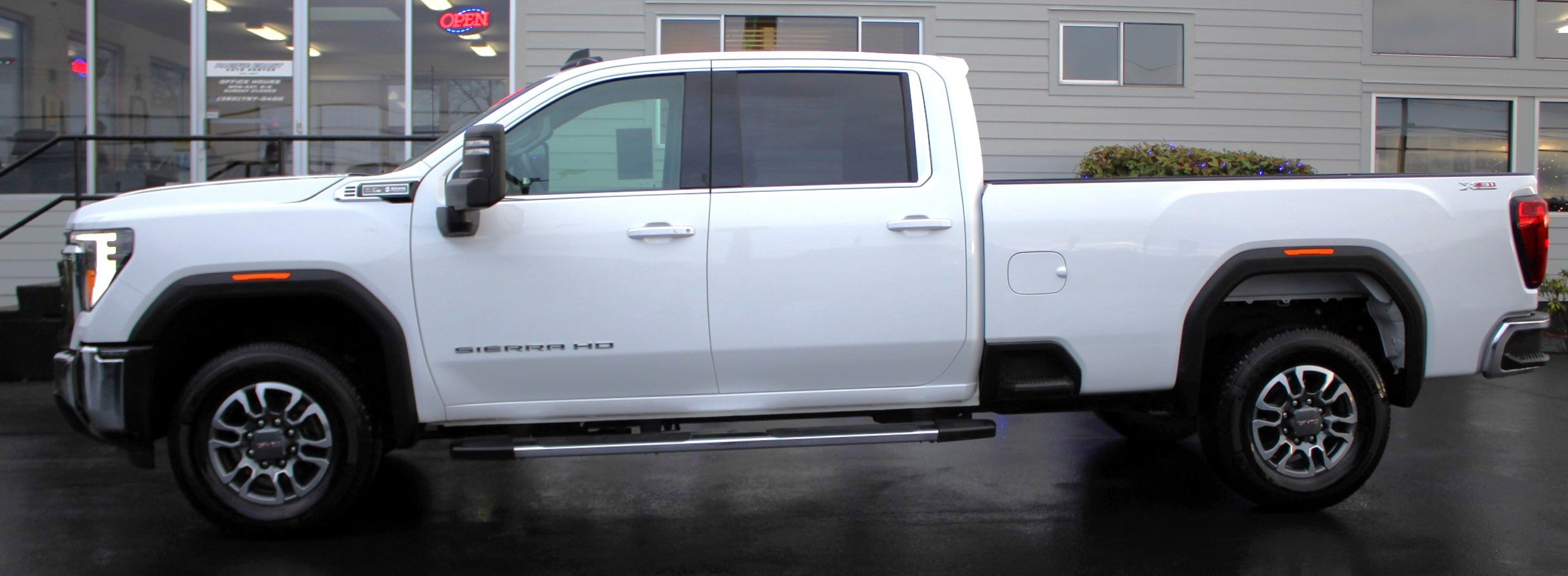 Used 2025 GMC Sierra 3500 SLE w/ SLE Value Package image 2