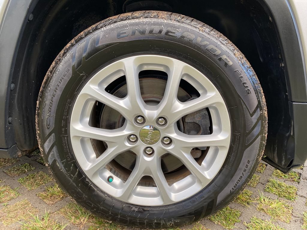 Used 2016 Jeep Cherokee Latitude FWD image 27