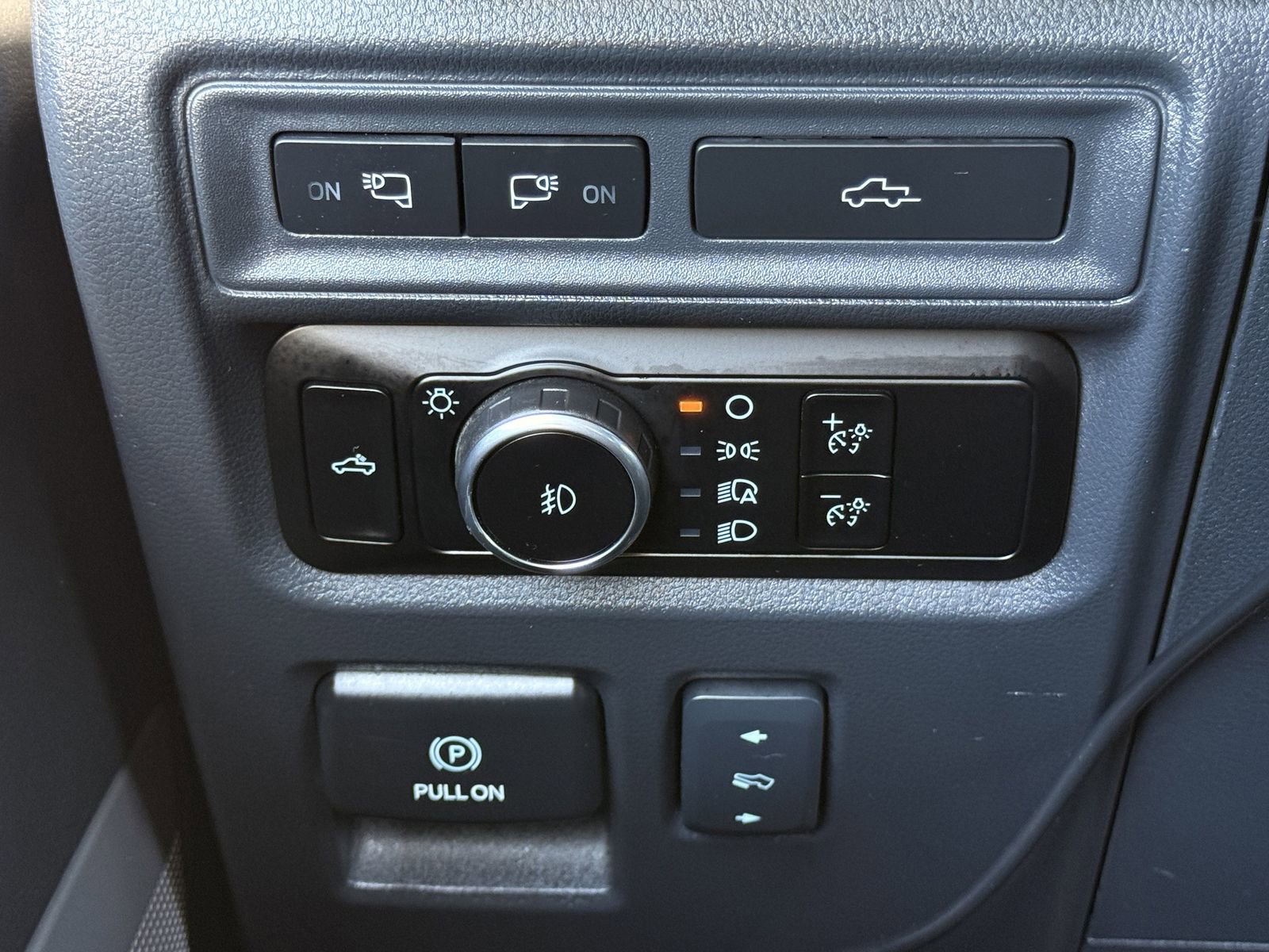 Used 2023 Ford F150 Lariat w/ Trailer Tow Package image 25