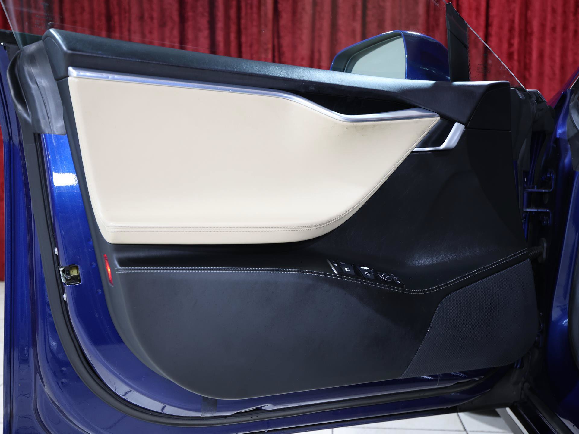 Used 2015 Tesla Model S 85 RWD image 11