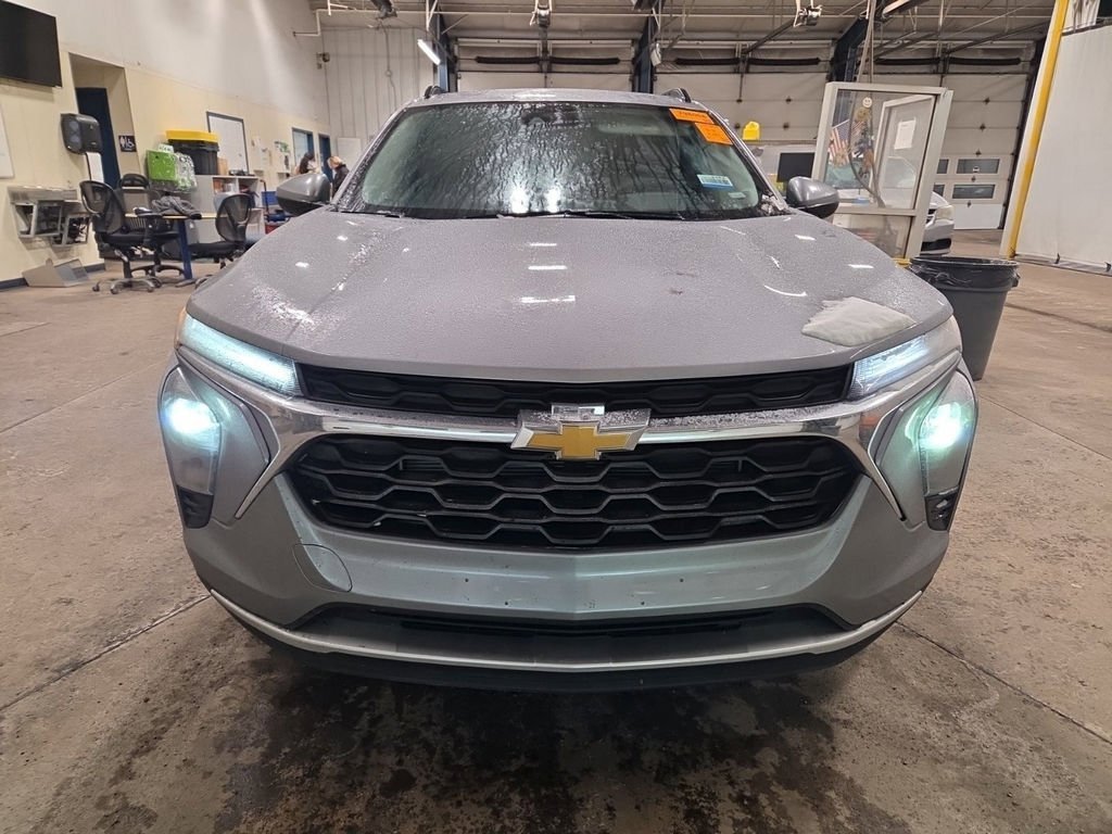 Used 2026 Chevrolet Trax LT image 2