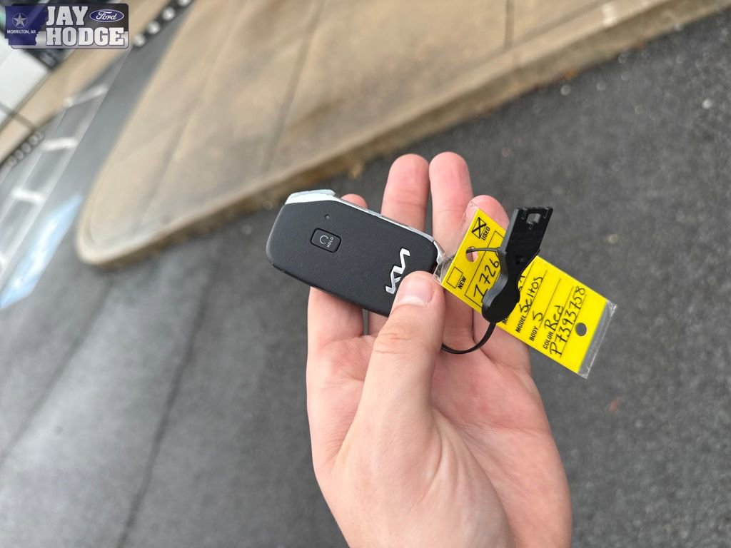 Used 2023 Kia Seltos S image 32