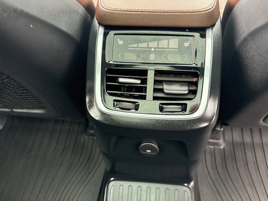 Certified 2024 Volvo XC90 T8 Ultimate w/ Protection Package Premier image 49
