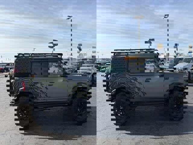 New 2025 Ford Bronco Badlands image 4