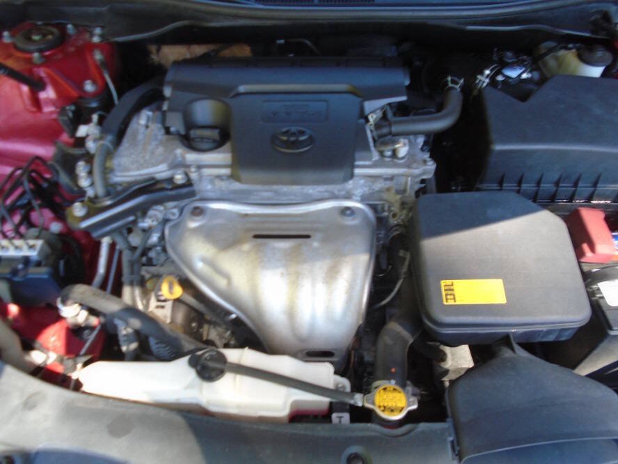 Used 2012 Toyota Camry LE FWD image 25