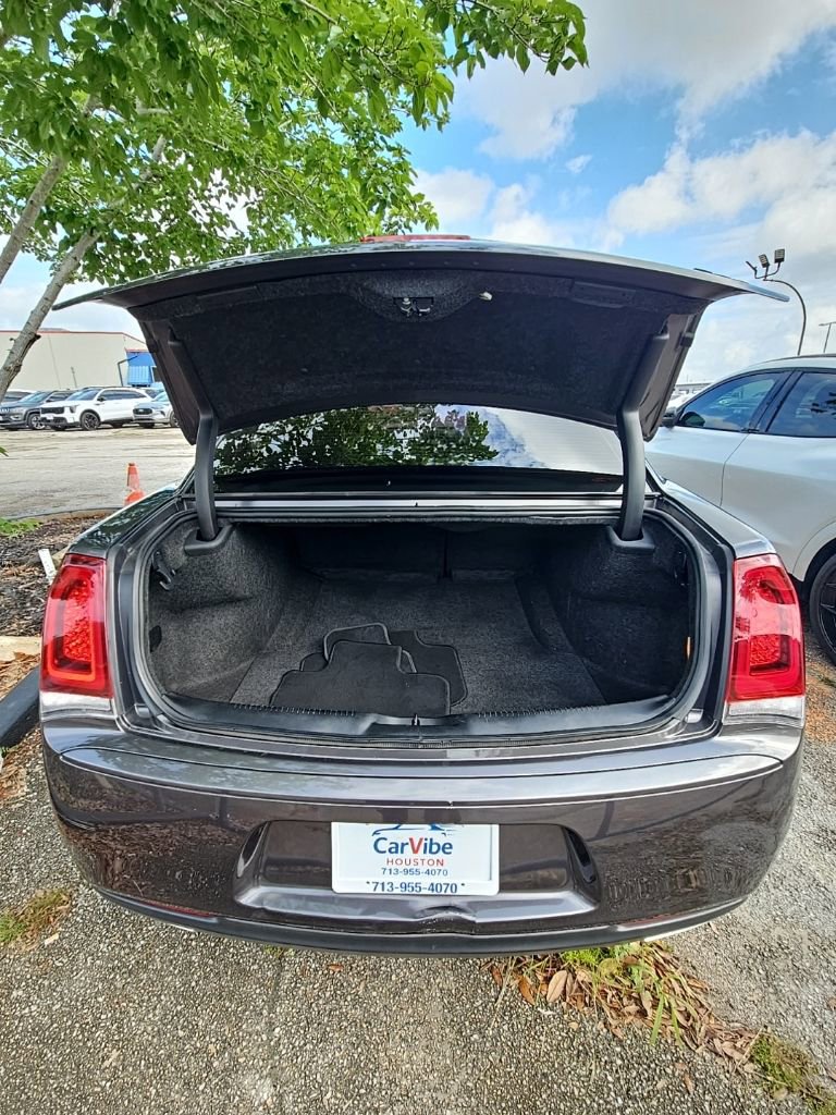 Used 2022 Chrysler 300 Touring w/ Sport Appearance Package RWD image 23