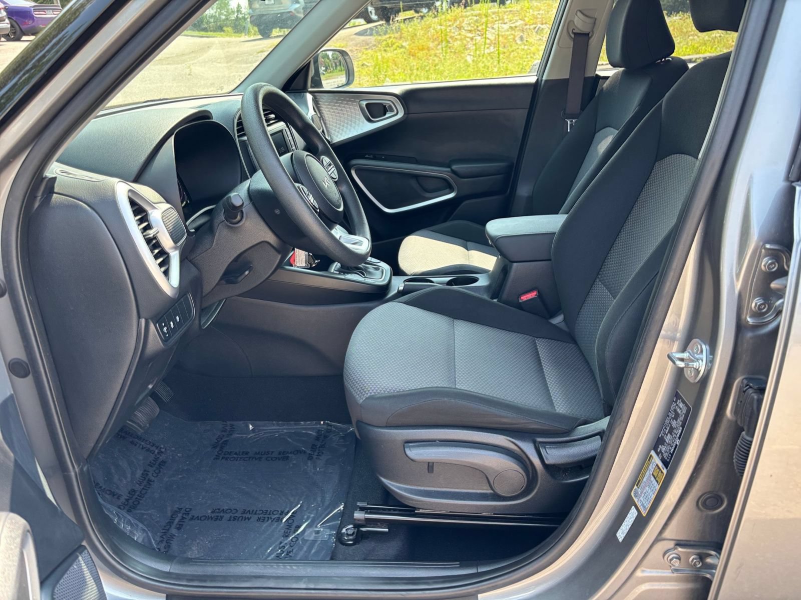 Used 2025 Kia Soul LX w/ LX Technology Package FWD image 23