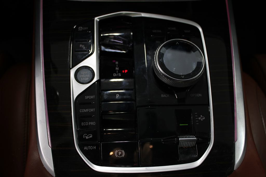 Used 2024 BMW X7 M60i w/ Executive Package image 45