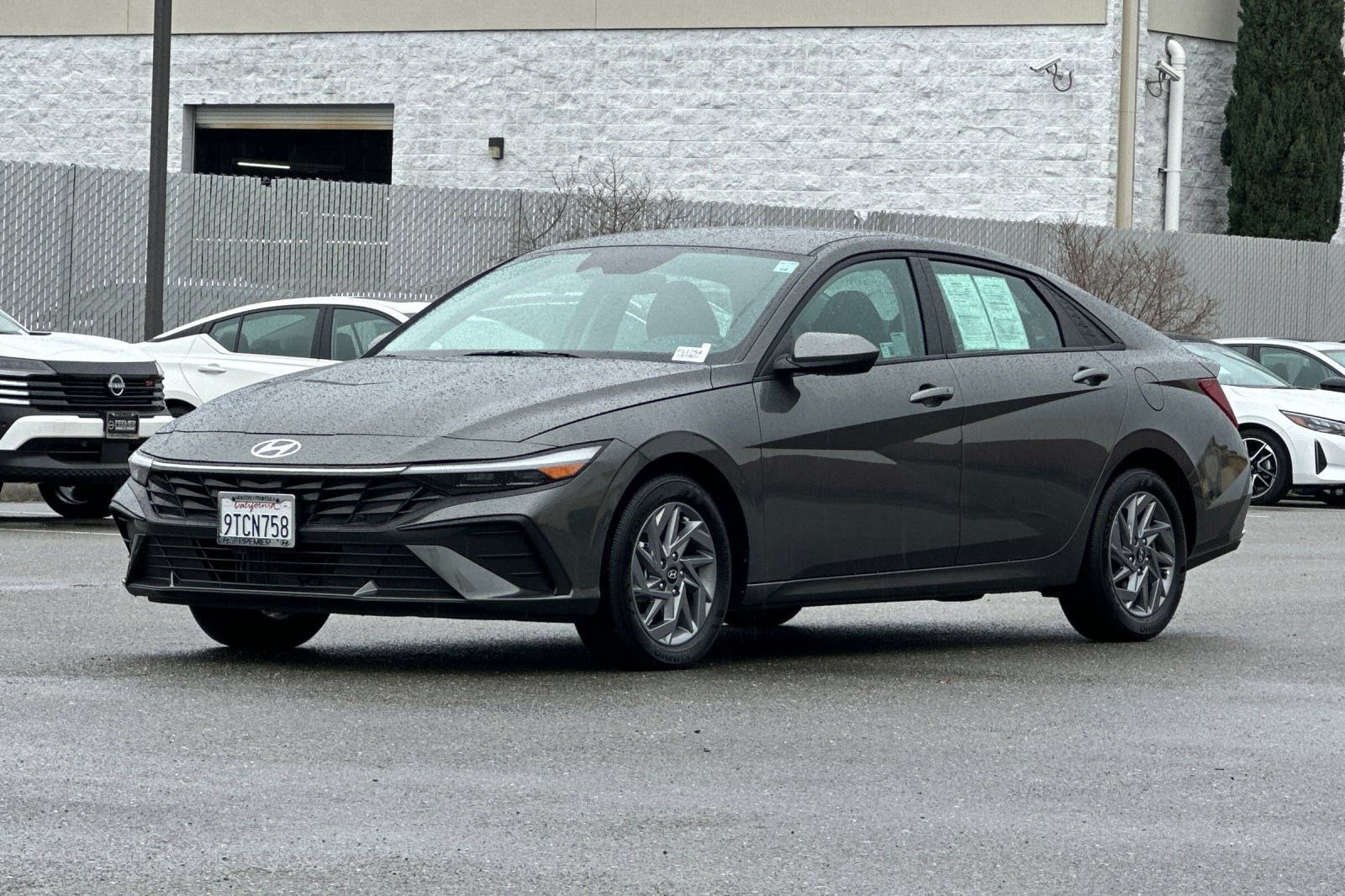 Used 2025 Hyundai Elantra Blue image 8