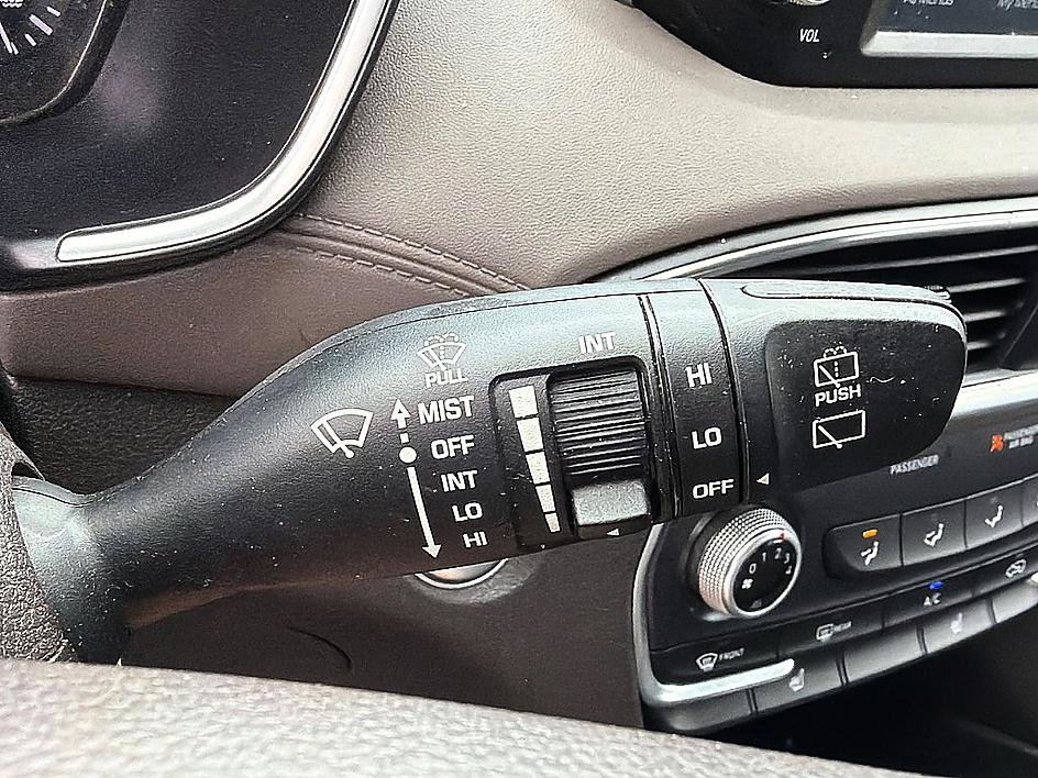 Used 2020 Hyundai Santa Fe SEL FWD image 17