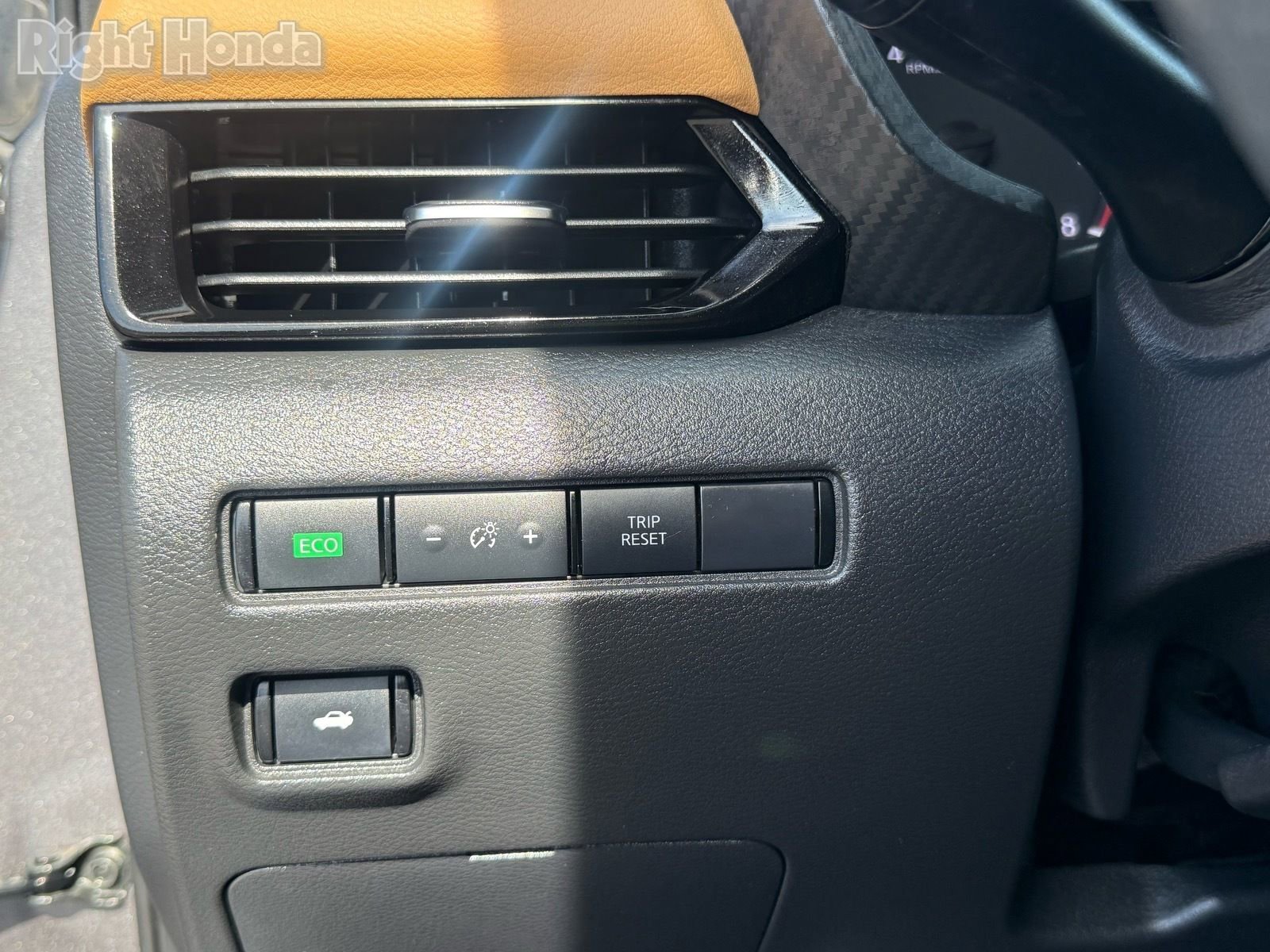 Used 2022 Nissan Sentra SV w/ SV Premium Package image 15