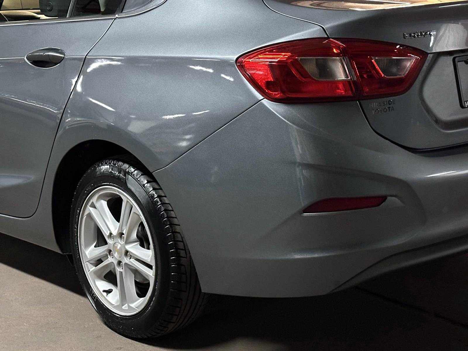 Used 2018 Chevrolet Cruze LT w/ Convenience Package image 11