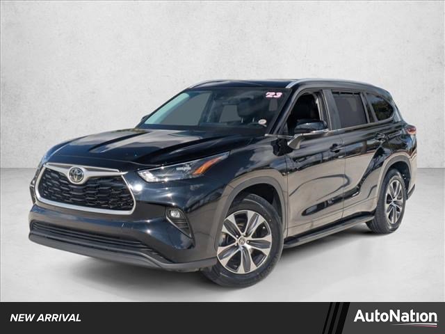 Used 2023 Toyota Highlander XLE image 1