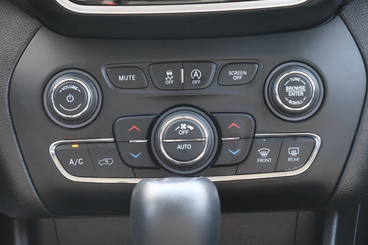 Used 2019 Jeep Cherokee Limited image 21